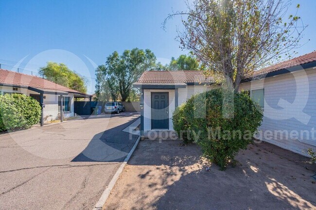 3923 N Longview Ave Phoenix, AZ 85014 photo 2
