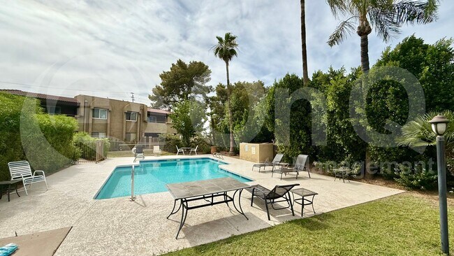 4050 E Cactus Rd Phoenix, AZ 85032 photo 2