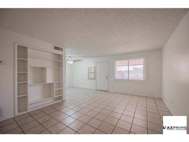 5040 N 40th Ave Phoenix, AZ 85019 photo 4