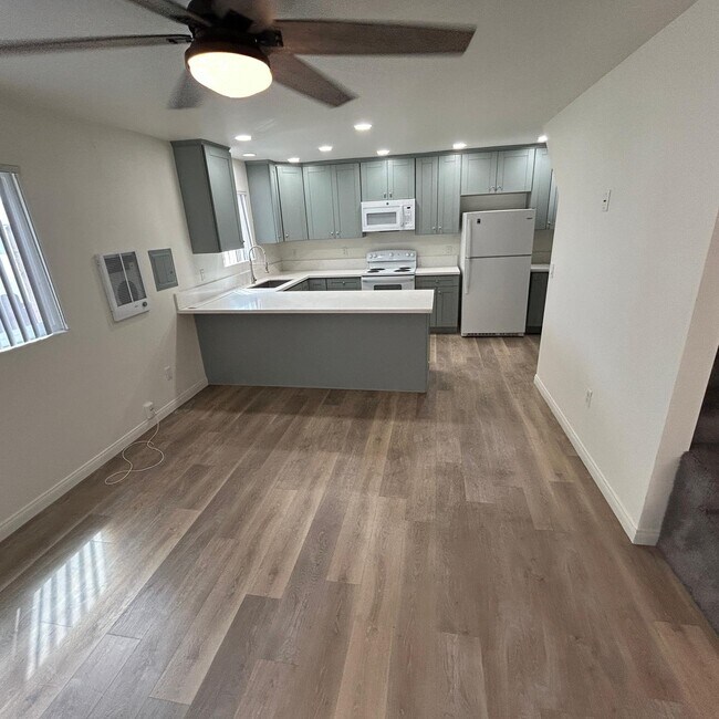 4446 49th St photo 4