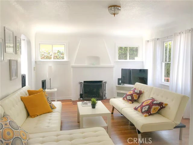 428 S Ditmar St Oceanside, CA 92054 photo 2