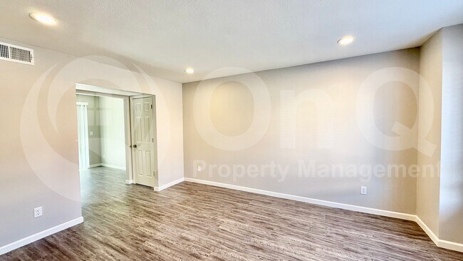 1418 E Knoll Cir Mesa, AZ 85203 photo 5