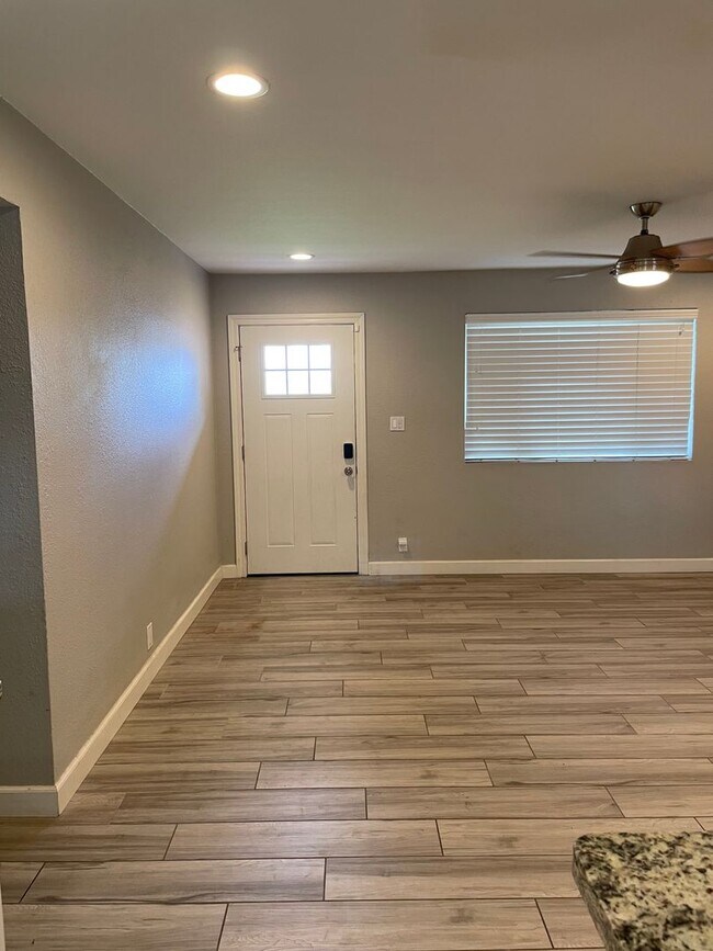 1369 W 14th St Tempe, AZ 85281 photo 3
