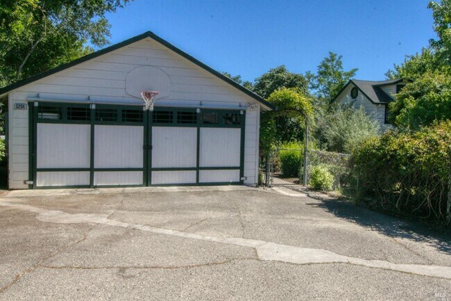 5204 Beaumont Way Santa Rosa, CA 95409 photo 2