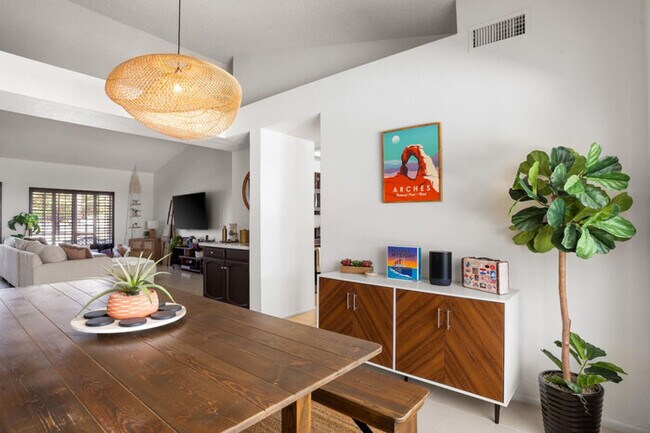 5655 E Anderson Dr Scottsdale, AZ 85254 photo 3