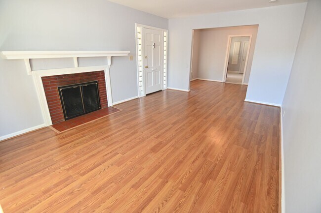 2466 Beechwood Ave photo 5