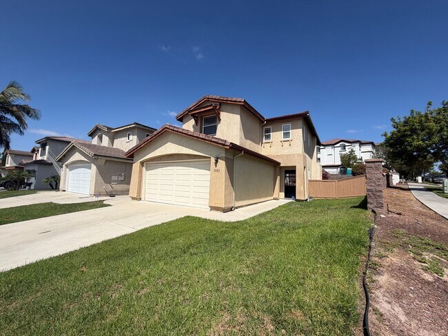 1683 Falcon Peak St Chula Vista, CA 91913 photo 2