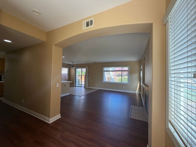 1683 Falcon Peak St Chula Vista, CA 91913 photo 3