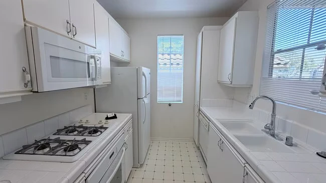 10878 Sabre Hill Dr San Diego, CA 92128 photo 3