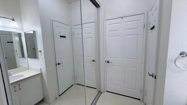 10878 Sabre Hill Dr San Diego, CA 92128 photo 5