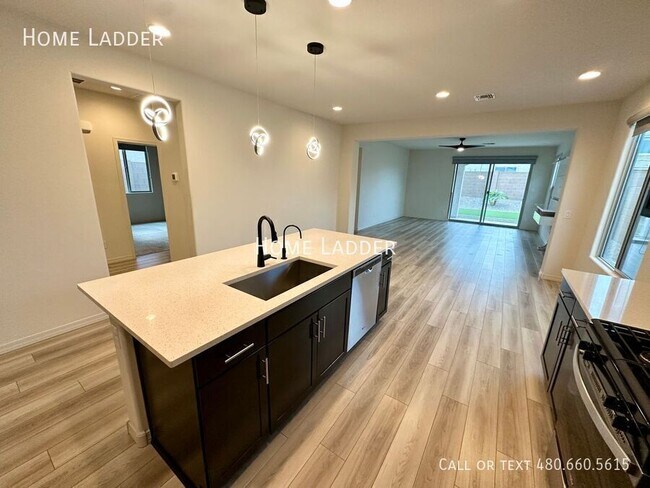 19842 W Badgett Ln Litchfield Park, AZ 85340 photo 5