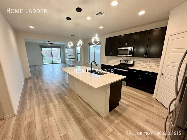 19842 W Badgett Ln Litchfield Park, AZ 85340 photo 2