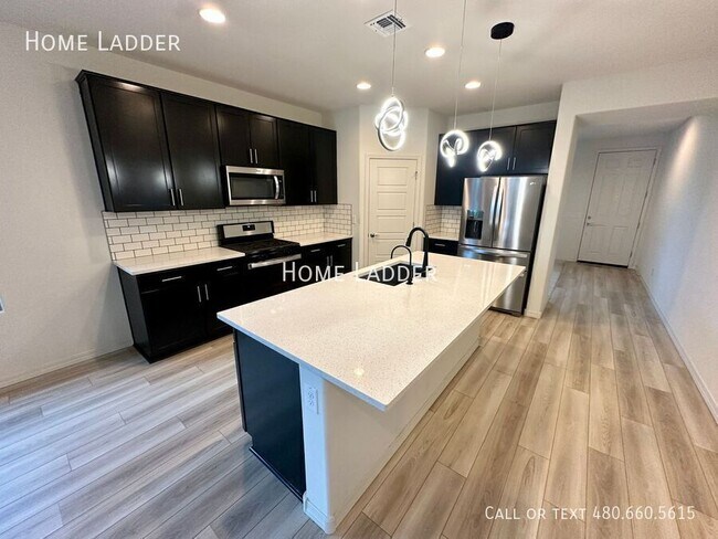 19842 W Badgett Ln Litchfield Park, AZ 85340 photo 3