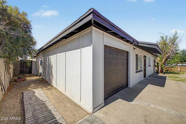 3143 W Glendale Ave Phoenix, AZ 85051 photo 2