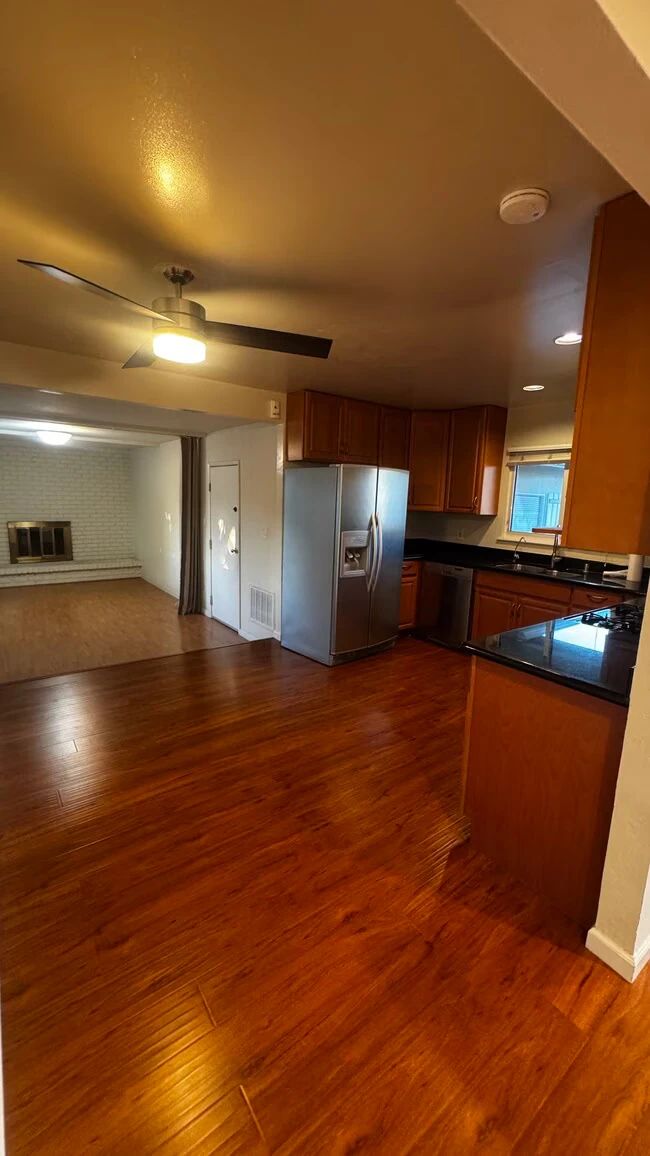 41685 Gifford St photo 4