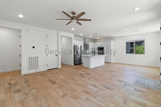 2121 W Sonoran Desert Dr Phoenix, AZ 85085 photo 4