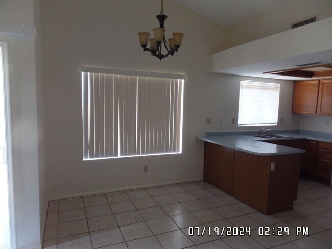 8041 W Paradise Dr Peoria, AZ 85345 photo 3