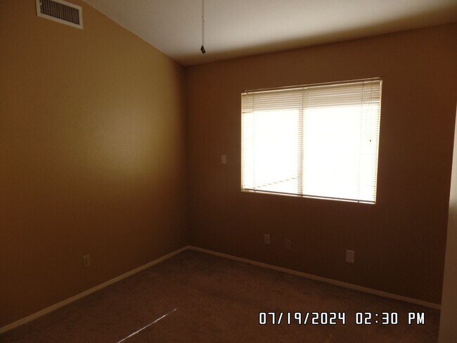 8041 W Paradise Dr Peoria, AZ 85345 photo 5