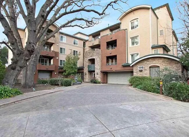 1310 Creekside Dr Walnut Creek, CA 94596 photo 2