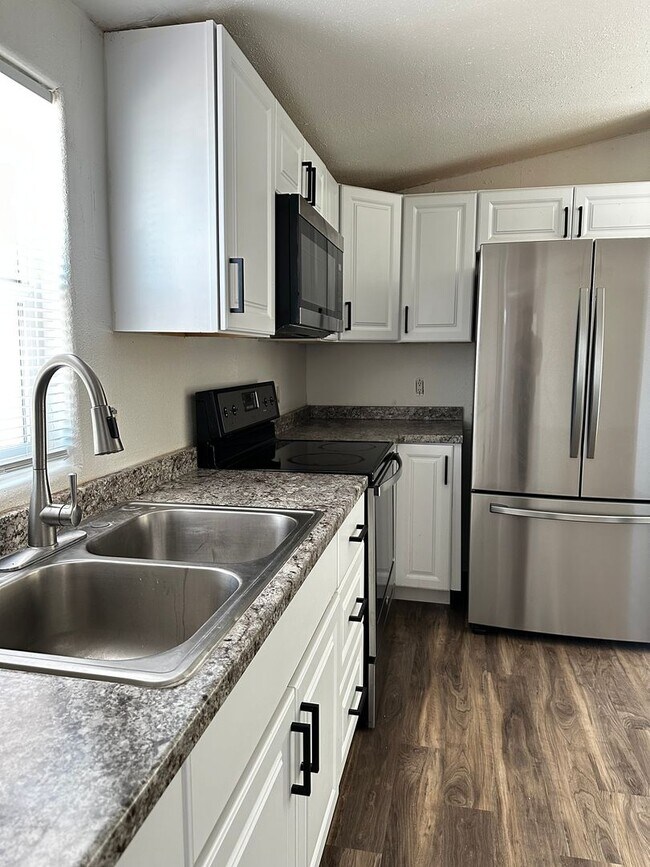 671 S Central Ave Florence, AZ 85132 photo 2