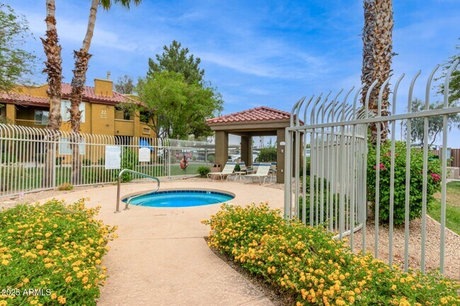 2929 W Yorkshire Dr Phoenix, AZ 85027 photo 5