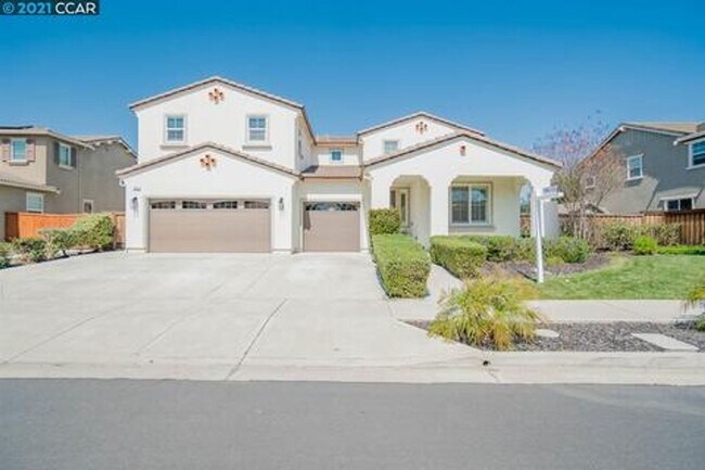 Privacy, Space &amp; The Brentwood Lifestyle — Welcome To Carmel Estates photo 2