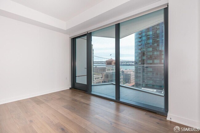 2BR/1BA Apartment on Spear St · San Francisco photo 2