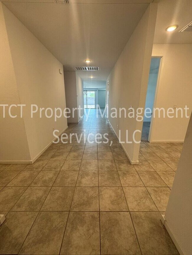35756 N Bloom St photo 3