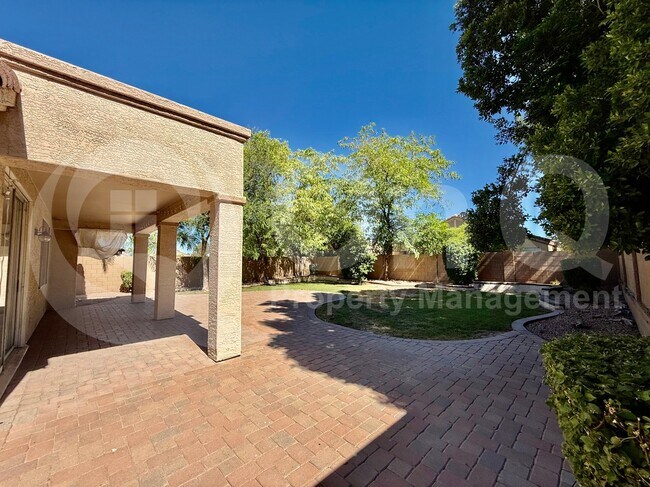 826 W Carob Dr Chandler, AZ 85248 photo 4