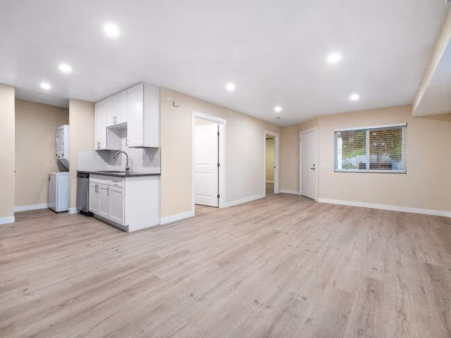 Sunset Cliffs Apartments photo 4