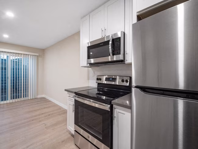 Sunset Cliffs Apartments photo 3