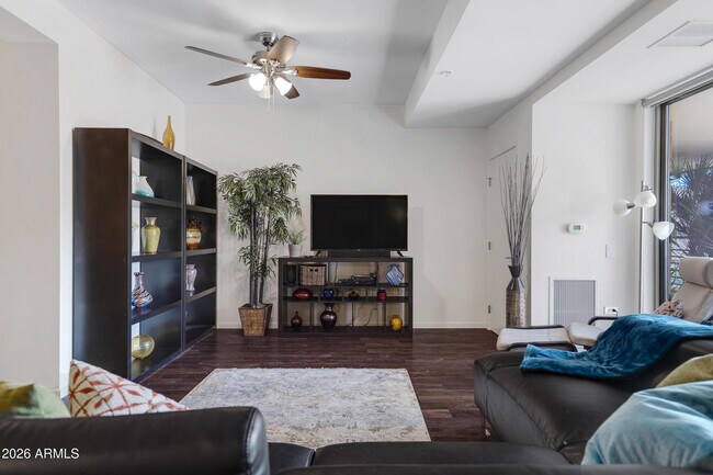 7161 E Rancho Vista Dr Scottsdale, AZ 85251 photo 4