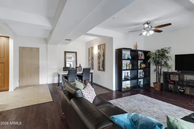 7161 E Rancho Vista Dr Scottsdale, AZ 85251 photo 2