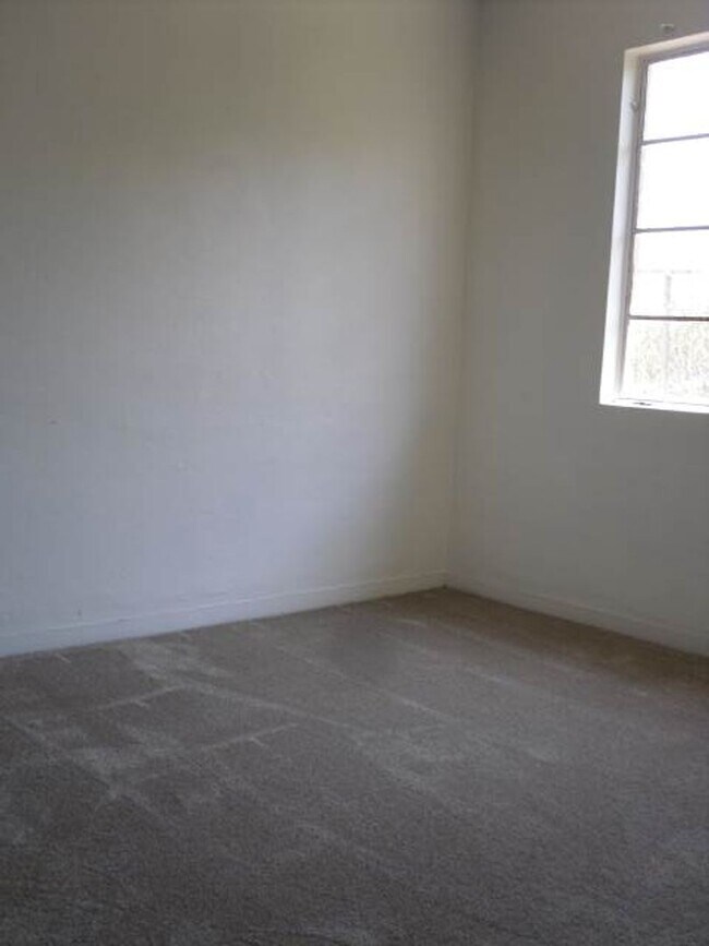 729 W University Dr Tempe, AZ 85281 photo 3