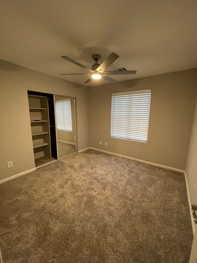 15410 W Mercer Ln Surprise, AZ 85379 photo 3