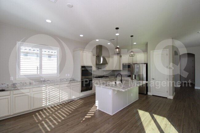3835 E Carob Dr Gilbert, AZ 85298 photo 3