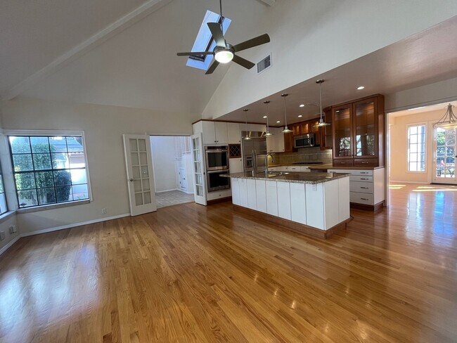 3516 Crown Point Dr San Diego, CA 92109 photo 4