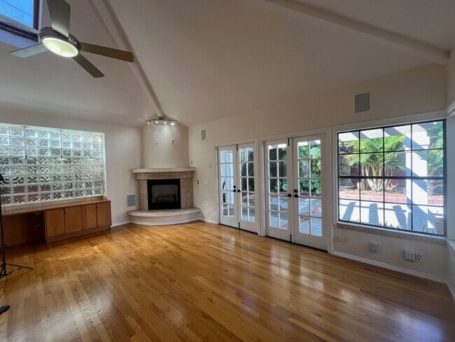 3516 Crown Point Dr San Diego, CA 92109 photo 3