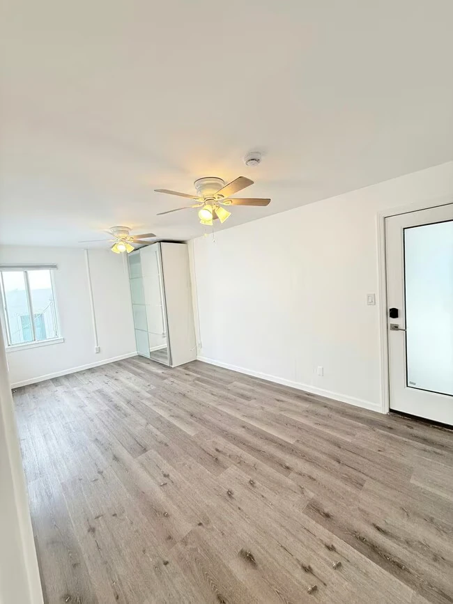 732 Ventura Pl San Diego, CA 92109 photo 2