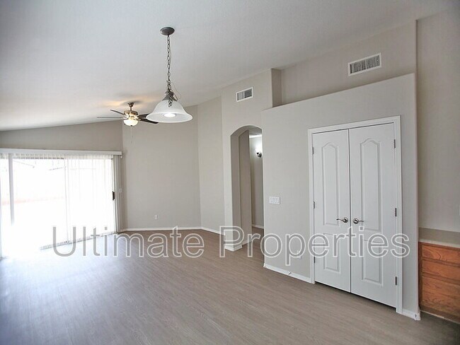 3339 W Maldonado Rd Phoenix, AZ 85041 photo 4