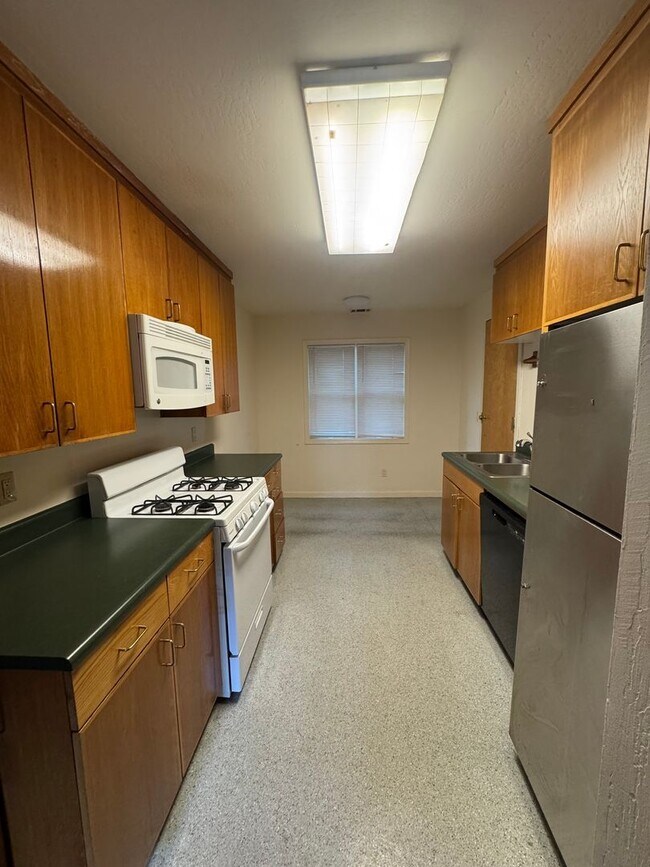 2436 Ellsworth St Berkeley, CA 94704 photo 5