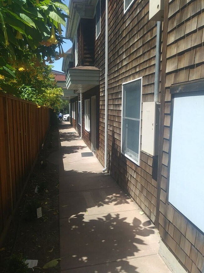 2436 Ellsworth St Berkeley, CA 94704 photo 3