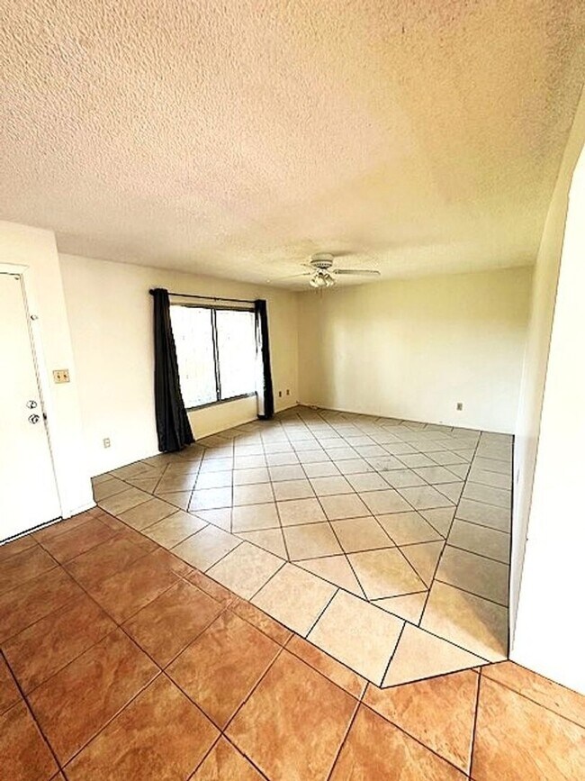 5409 W Echo Ln Glendale, AZ 85302 photo 5