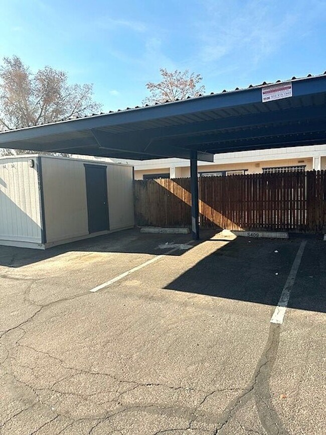 5409 W Echo Ln Glendale, AZ 85302 photo 3