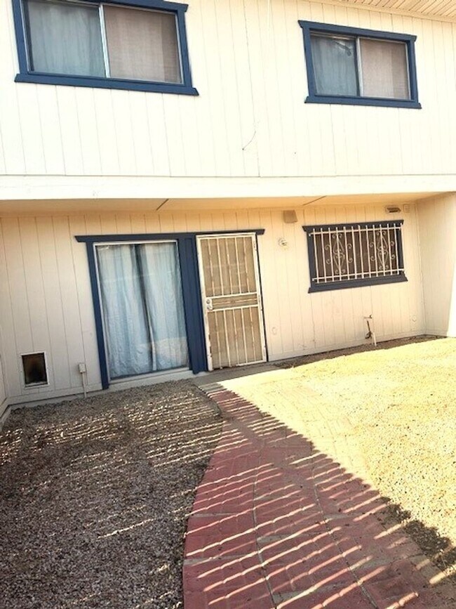 5409 W Echo Ln Glendale, AZ 85302 photo 2