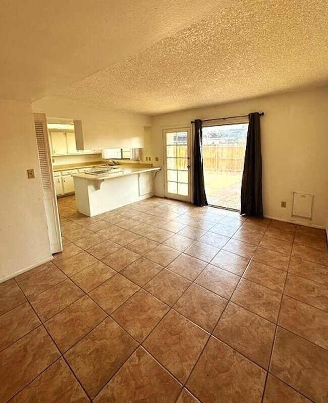 5409 W Echo Ln Glendale, AZ 85302 photo 4