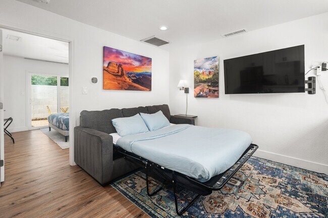 1110 E Polk St Phoenix, AZ 85006 photo 2
