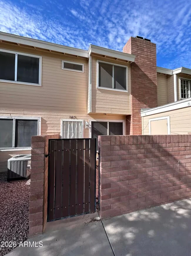 625 S Westwood photo 2
