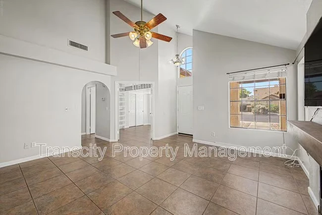 1825 E Secretariat Dr Tempe, AZ 85284 photo 2