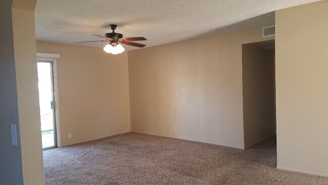 321 W Palomino Dr Chandler, AZ 85225 photo 2
